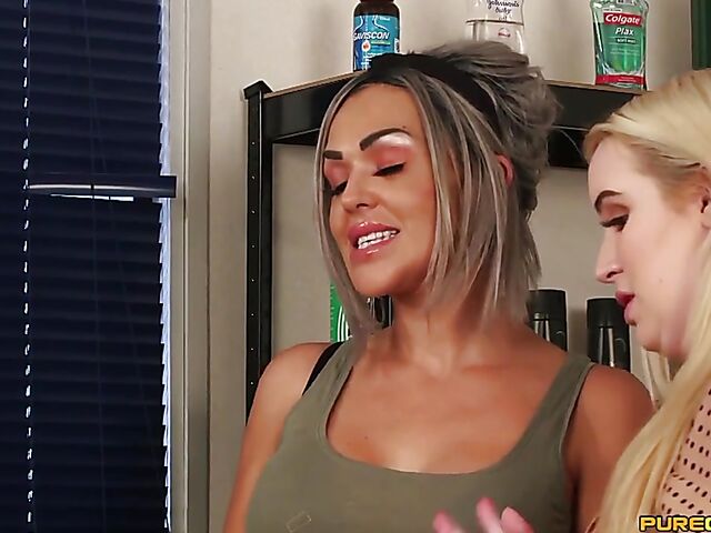 CFNM handjob with three pharmacists Alana Bliss, Lana Harding and Scarlett Rose