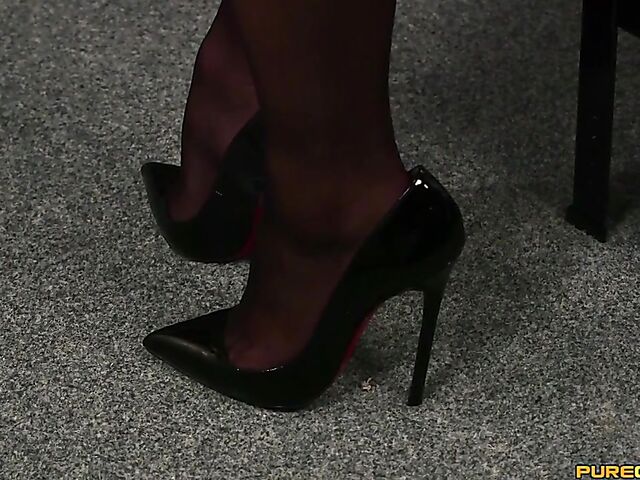 CFNM handjob with three pharmacists Alana Bliss, Lana Harding and Scarlett Rose