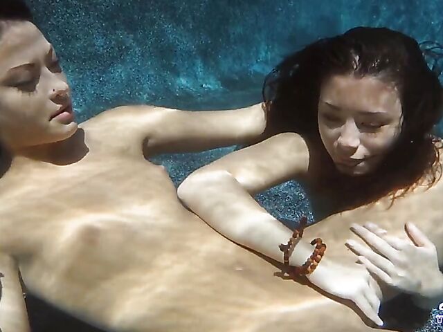 Daisy Haze & Kelly Diamond - Lesbian underwater sex in the pool