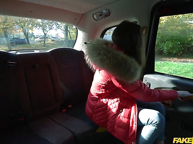 Taxi fuck in quarantine with masked Isabella De Laa