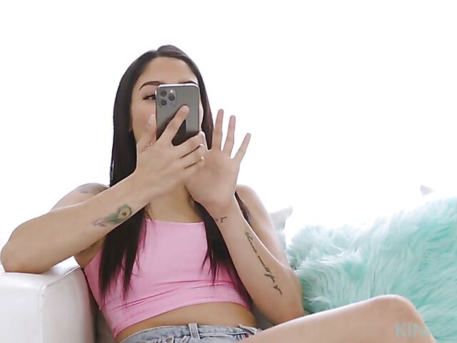 Latina massage with naked and needy Vanessa Sky