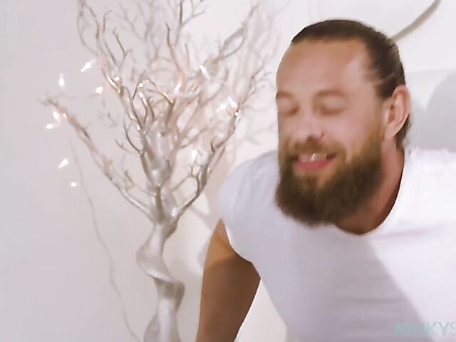 Latina massage with naked and needy Vanessa Sky