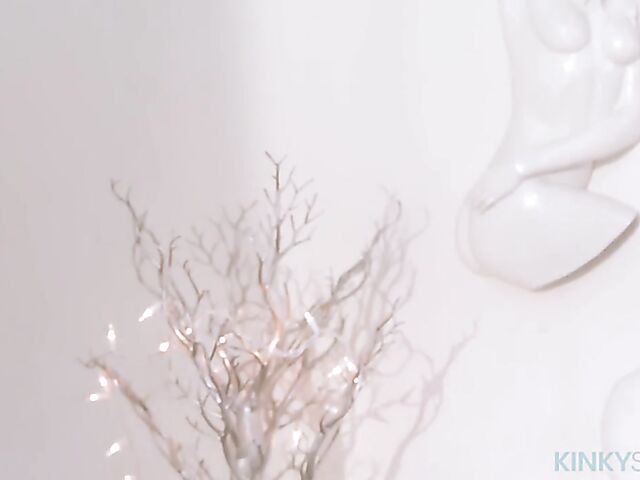 Latina massage with naked and needy Vanessa Sky