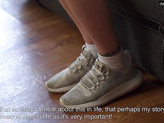 Russian teen Nina Lizalaks spreads her virgin pussy