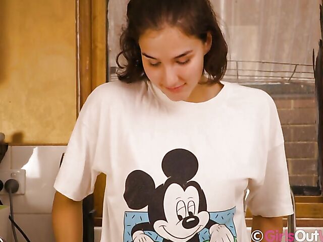 Australian solo girl Wendy gets nude and fingers herself in the kitchen