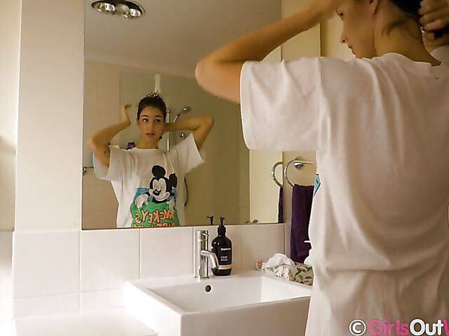 Australian solo girl Wendy gets nude and fingers herself in the kitchen