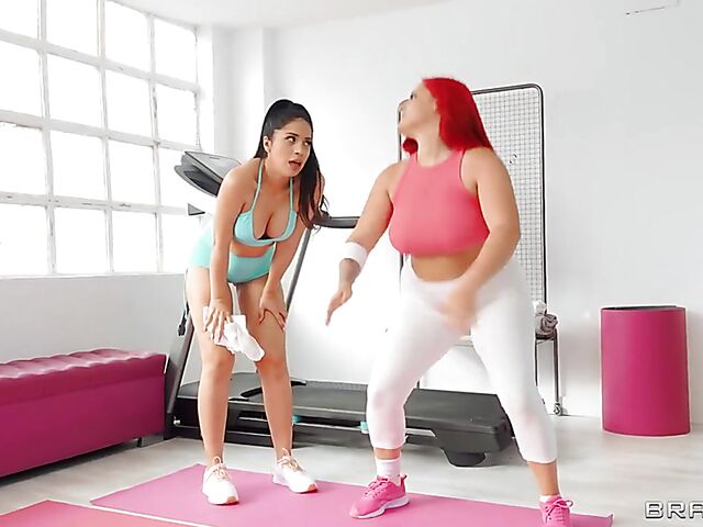 Hot threesome workout with cum hungry Julia De Lucia and Olivia Lapiedra