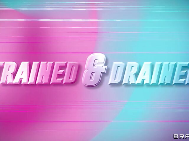 Hot threesome workout with cum hungry Julia De Lucia and Olivia Lapiedra