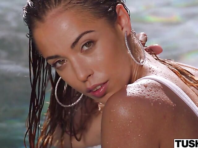 Hot Ibiza sun and outdoor anal on vacation with Anastasia Brokelyn