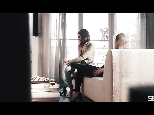 Sensual lesbians Eve Sweet and Serina Gomez take it slow