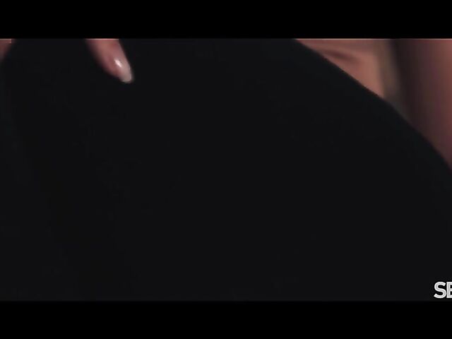 Sensual lesbians Eve Sweet and Serina Gomez take it slow