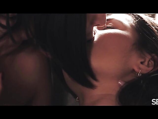 Sensual lesbians Eve Sweet and Serina Gomez take it slow