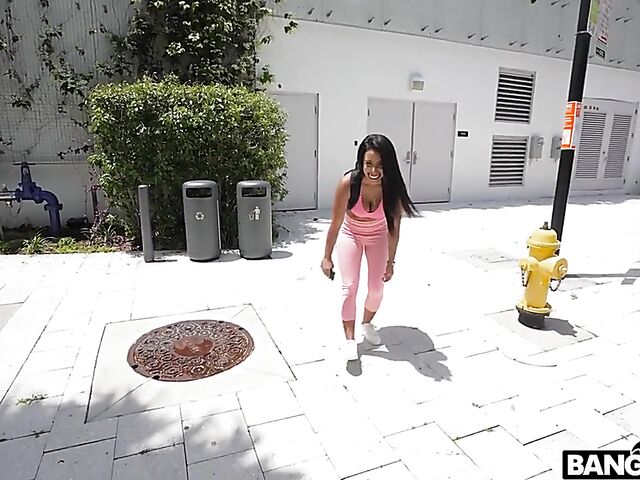 Big tits Latina Amirah Styles gets picked up in the streets of Miami