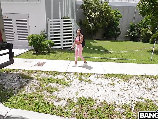 Big tits Latina Amirah Styles gets picked up in the streets of Miami