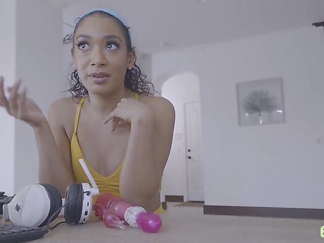 Virtual POV sex with exotic gamer girl Sarah Lace