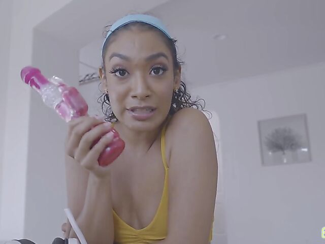Virtual POV sex with exotic gamer girl Sarah Lace