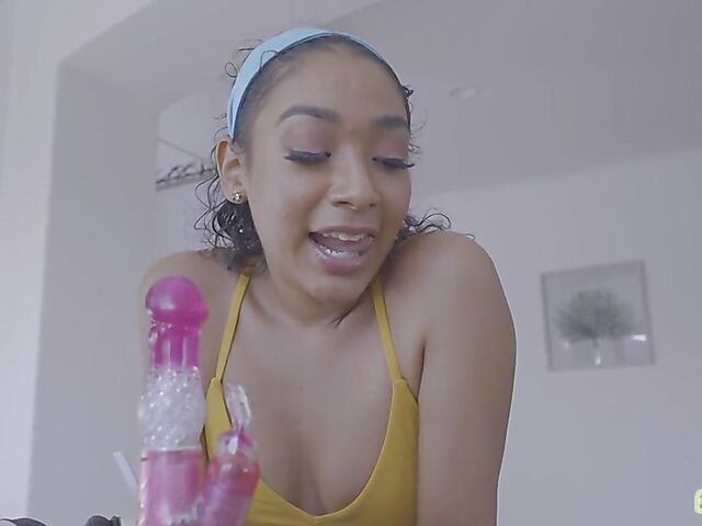 Virtual POV sex with exotic gamer girl Sarah Lace