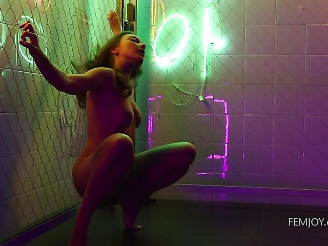 Sexy and tempting Emerald's erotic solo in neon