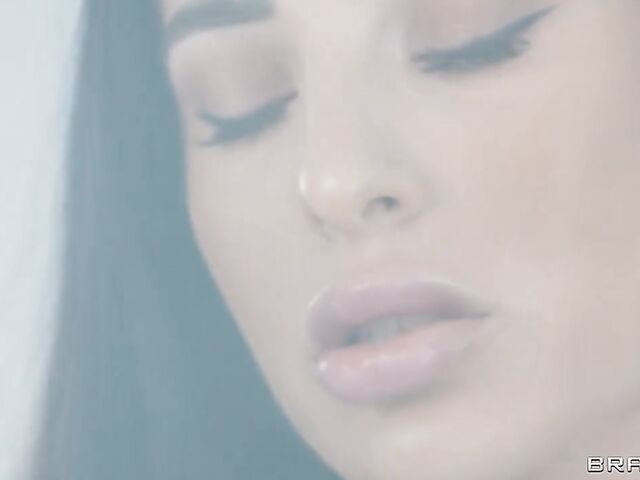 Pantyhose fuck on the massage table with big boobs brunette Azul Hermosa