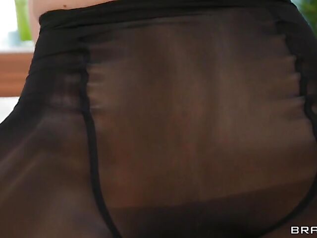 Pantyhose fuck on the massage table with big boobs brunette Azul Hermosa