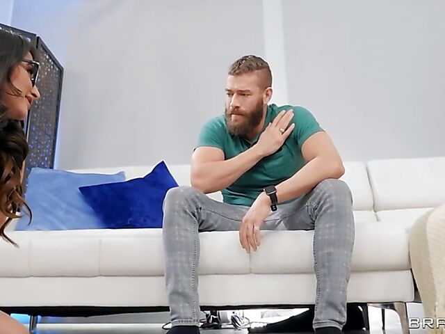 Nice anal fucking session with flexible Isabella Nice