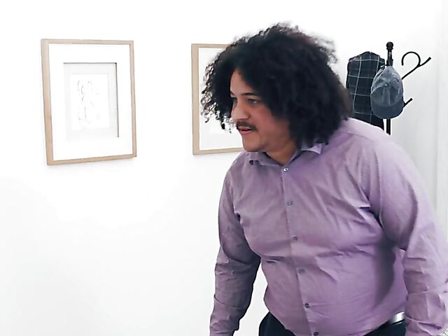 Honey Gold - Shaved pussy, shaved head