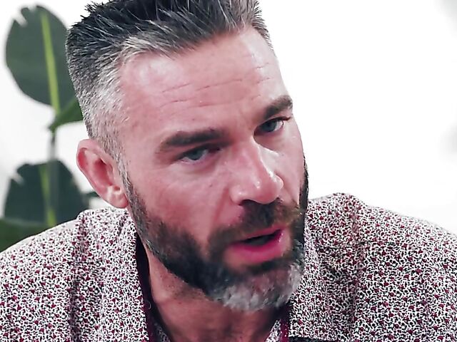 Honey Gold - Shaved pussy, shaved head