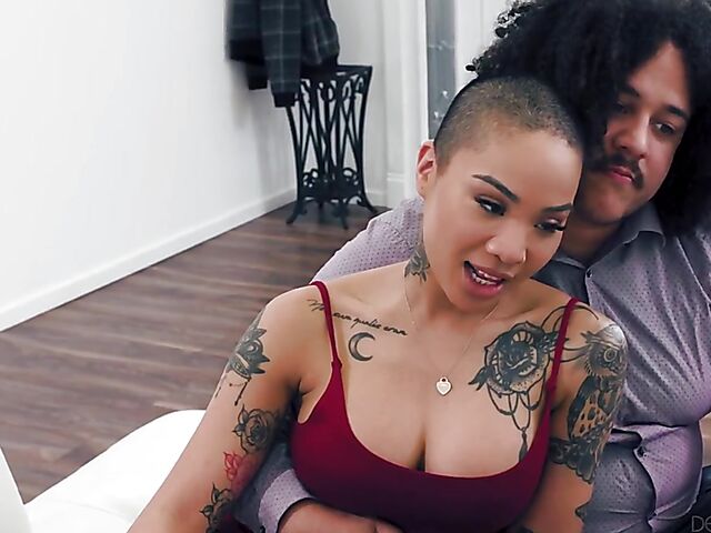 Honey Gold - Shaved pussy, shaved head