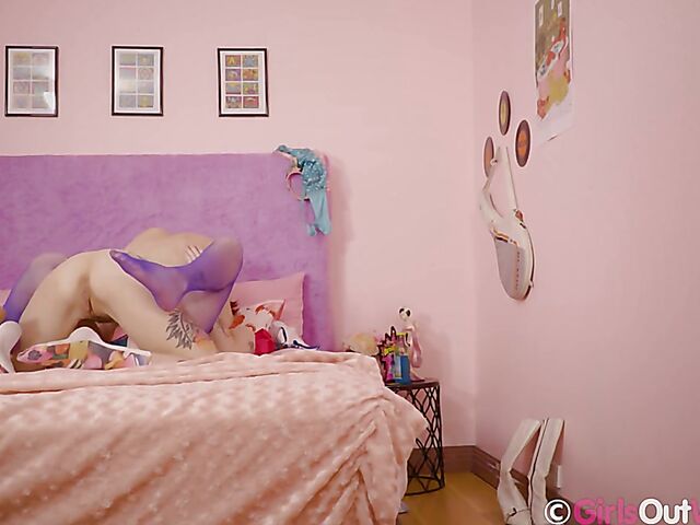 Sweet Australian lesbians Bree Melbourne and Isha