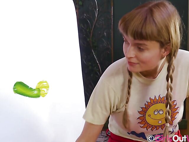Horny painter Laney Day puts a cucumber in her pussy