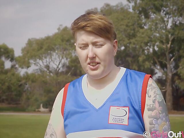 Ginger Snaps - Chubby solo with a glass toy in the locker room