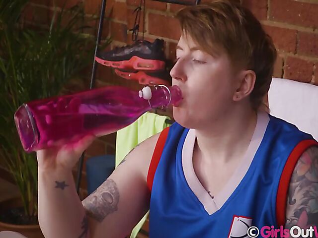 Ginger Snaps - Chubby solo with a glass toy in the locker room