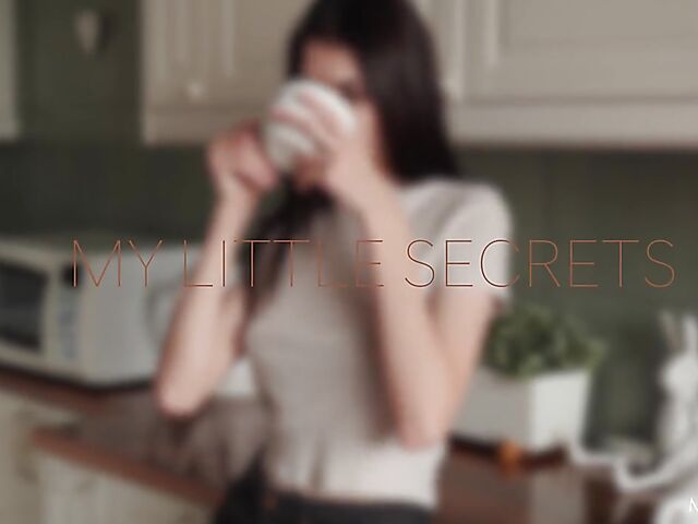 Brunette teen babe Kinsley White masturbates in the kitchen