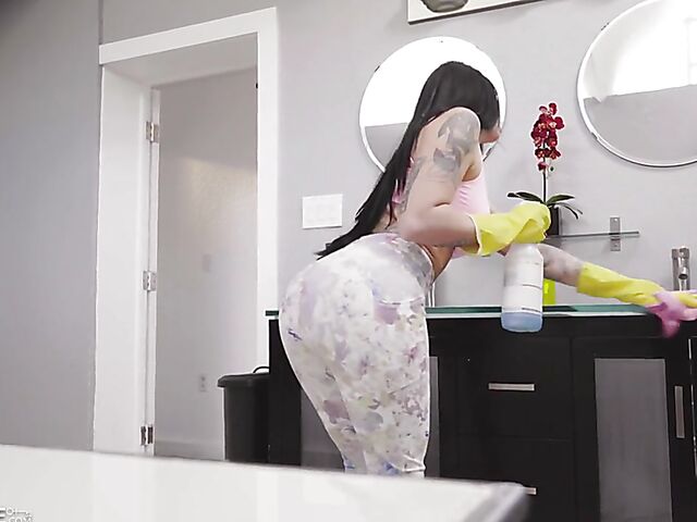 Lilith Morningstar - Tattooed hot brunette fuck in the bedroom