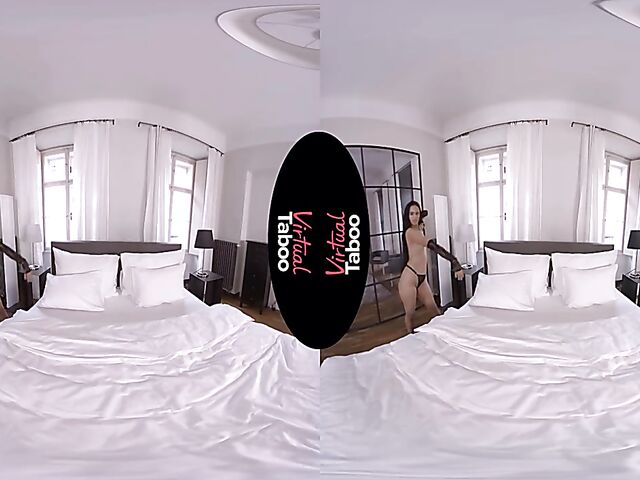 Big bottom babe Andreina De Luxe fingering herself in VR 3D