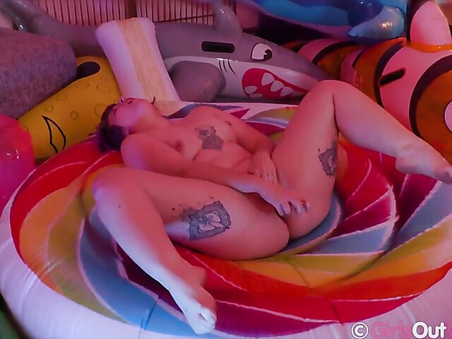 Purple-haired Zoe Faye's inflatable toys and glass dildo