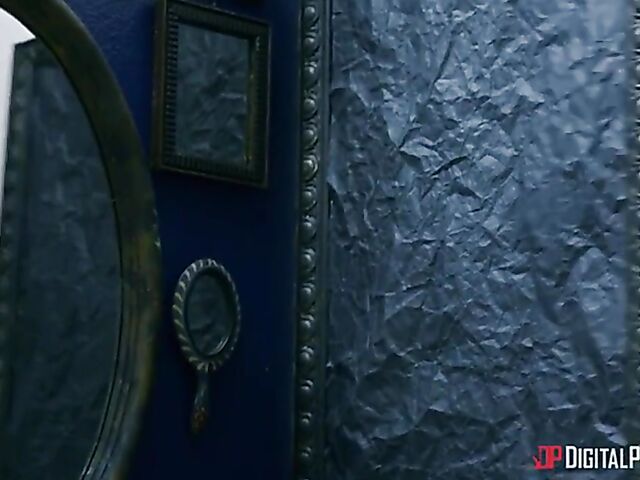 Hardcore FFM threesome with Lacy Lennon and Destiny Cruz