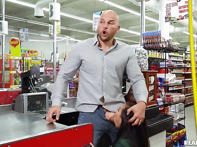 Sex at work with petite asian babe Kimmy Kimm in the supermarket