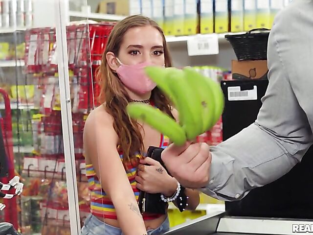 Sex at work with petite asian babe Kimmy Kimm in the supermarket