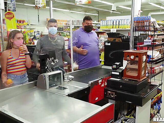 Sex at work with petite asian babe Kimmy Kimm in the supermarket