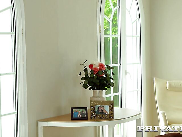 Shaved head girl Gabi Gold gets fucked in her shaved pussy