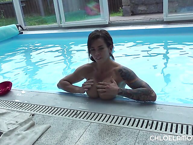 Chloe Lamour's big boobs in the pool and gym solo with her dildo