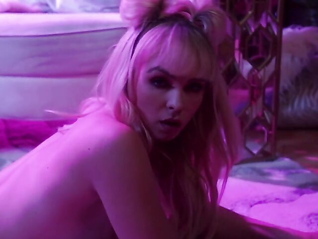 Bride-to-be Lilly Bell fingering herself for you