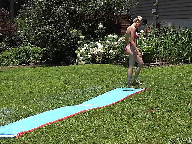 Amber Moore's outdoor solo pussy play in her bikini BTS