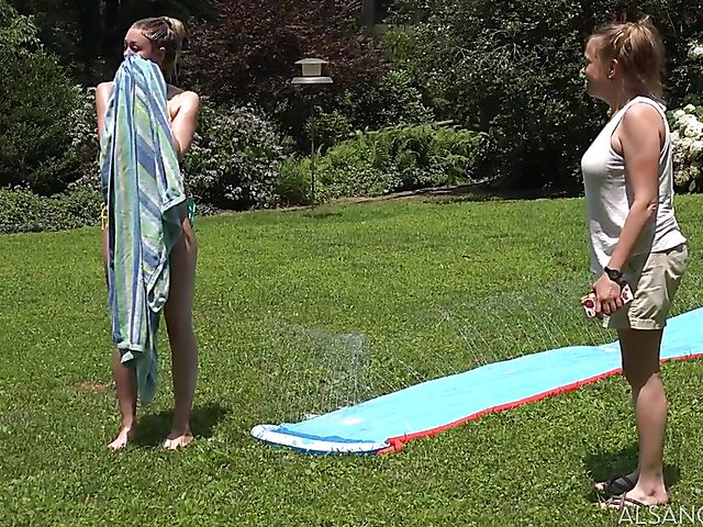 Amber Moore's outdoor solo pussy play in her bikini BTS