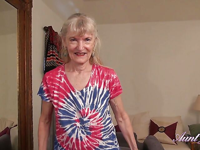Diane - Skinny granny masturbating for you