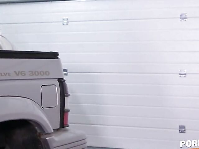 Slim Rebecca Volpetti in stockings craves double penetration