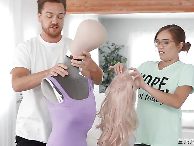 Secret fuck in the living room with curvy MILF Mz Dani