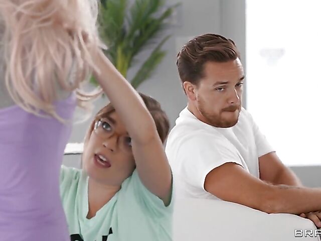 Secret fuck in the living room with curvy MILF Mz Dani