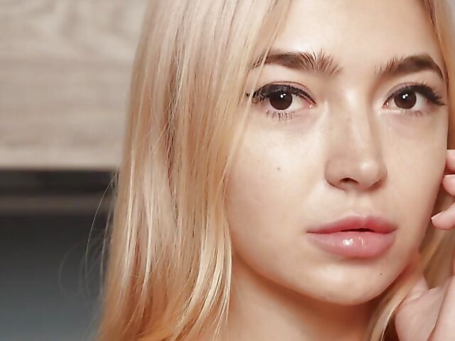 A cup of tea and solo pussy play in the kitchen with Di